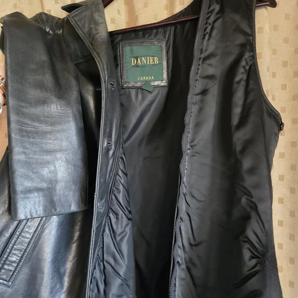 Danier Black Leather Women's Jacket - Picture 3 of 4